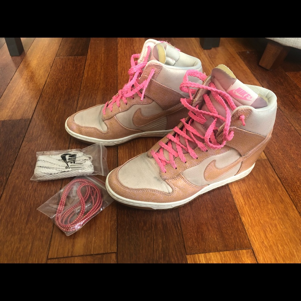 Women's Nike Dunk Sky High Vintage - size 9.5